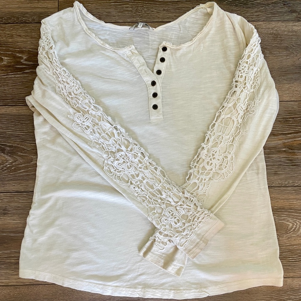 BKE Buckle Cream Long Sleeve Lace Button Up Shirt size Large